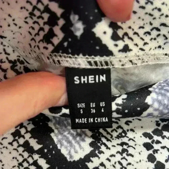 SHEIN Snakeskin Pull On Stretch Mini Skirt Size 5 - Picture 2 of 5